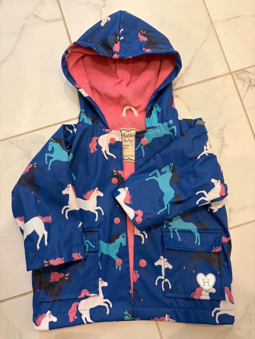 Hatley color change rain coat - like new!